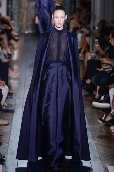 Look 10